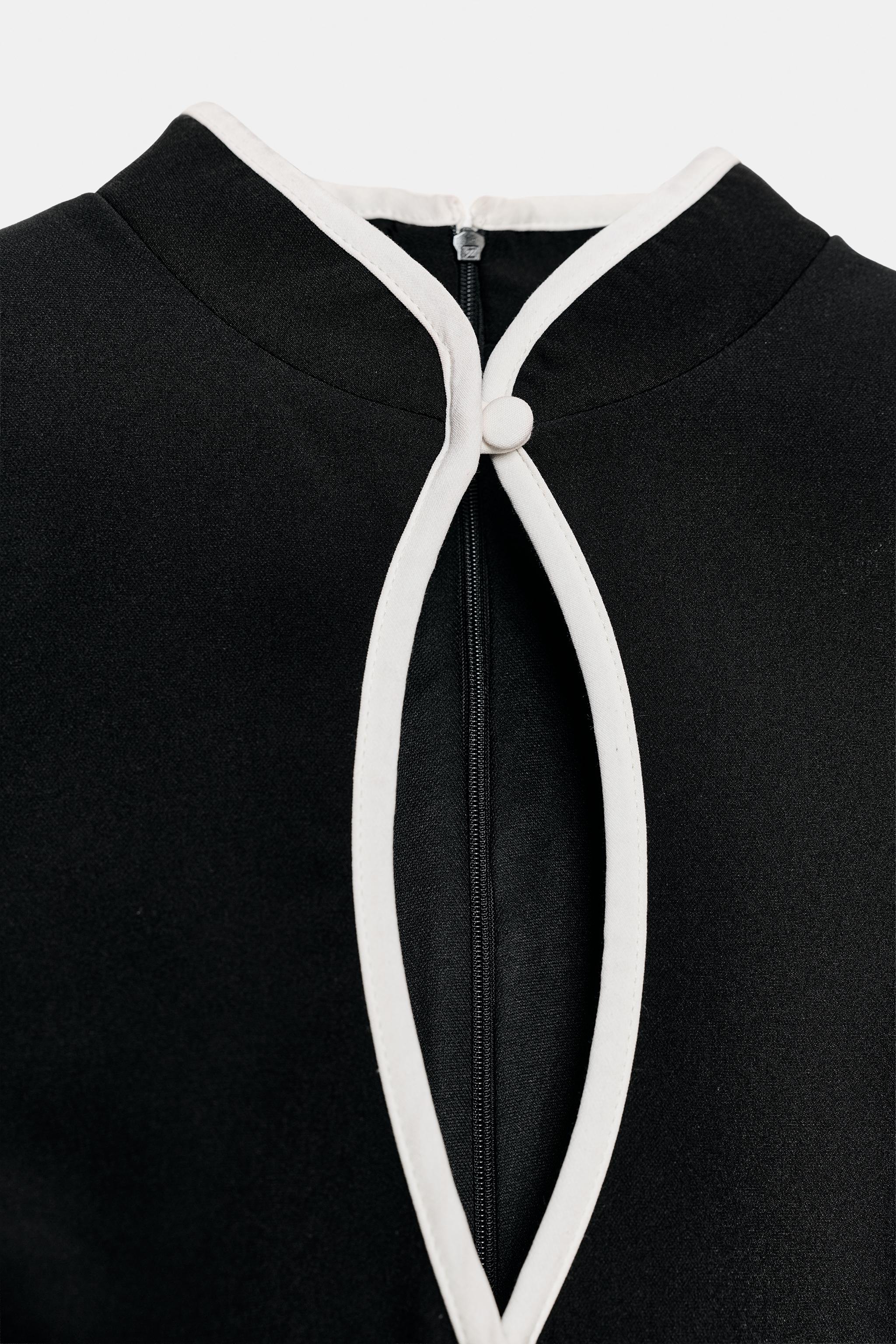 ROBE COURTE LISERÉS CONTRASTANTS